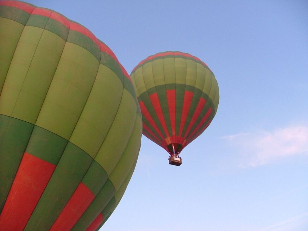Montgolfière au lever du soleil